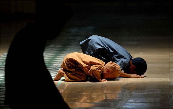 muslim children offering prayer